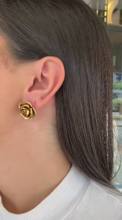 Argola familia fiore dourado M
